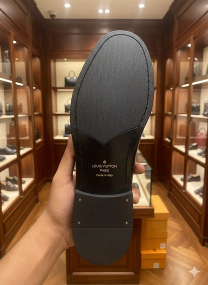 LOUIS VUITTON || Major Loafer - Black Grained Taurillon Leather - FASHION MYST