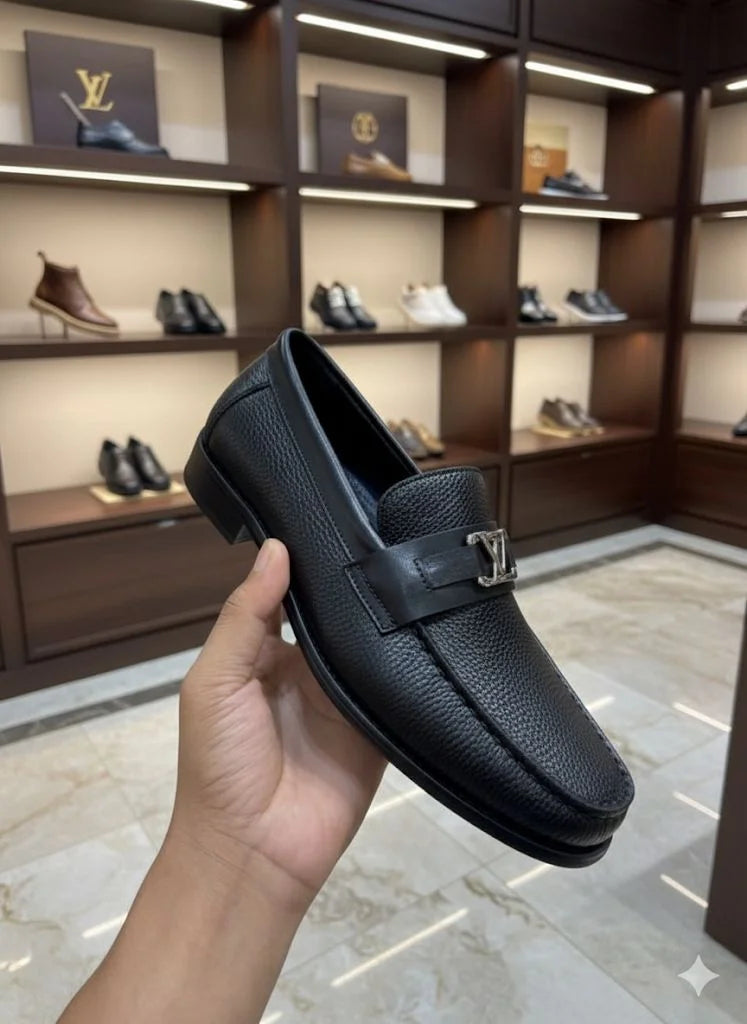 LOUIS VUITTON || Major Loafer - Black Grained Taurillon Leather - FASHION MYST