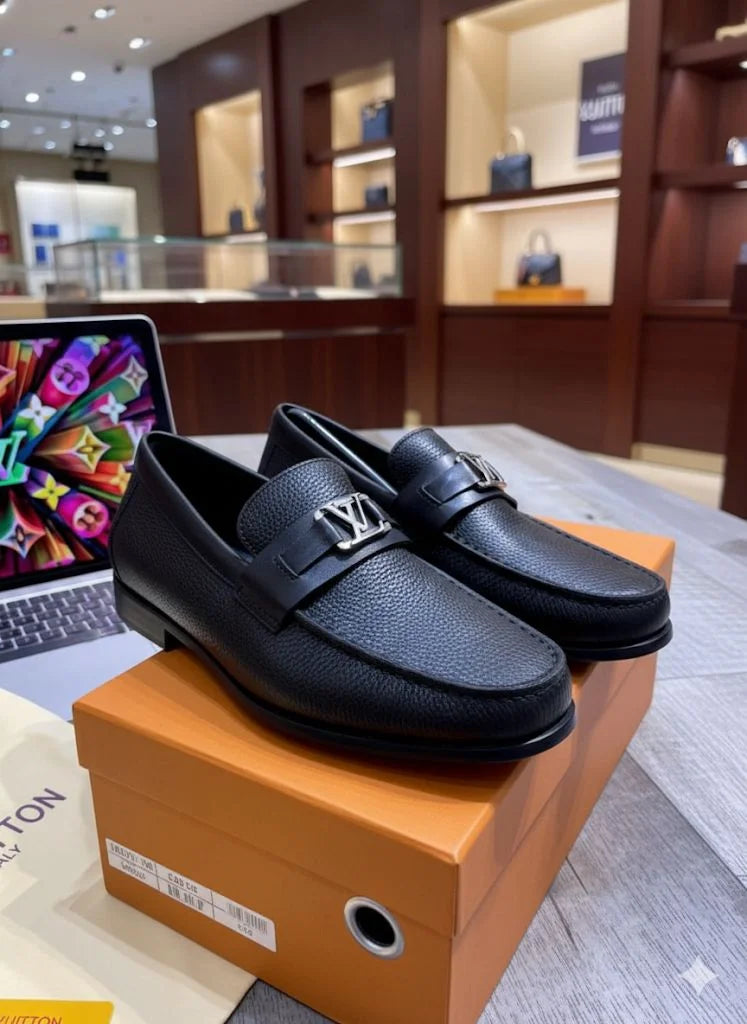 LOUIS VUITTON || Major Loafer - Black Grained Taurillon Leather - FASHION MYST