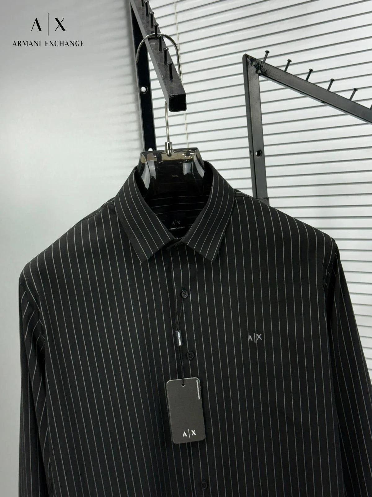 ARM*NI EXCH*NGE || Men’s Slim-Fit Pinstripe Button-Down Shirt in Black/White