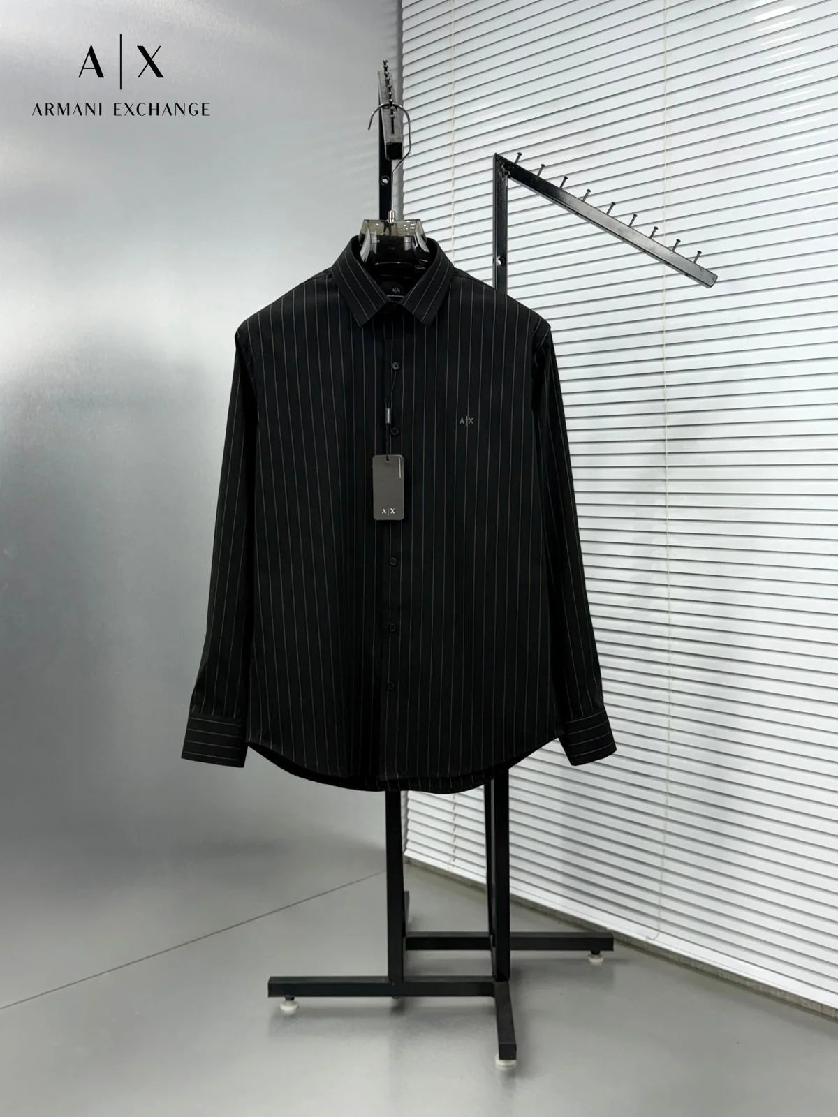 ARM*NI EXCH*NGE || Men’s Slim-Fit Pinstripe Button-Down Shirt in Black/White