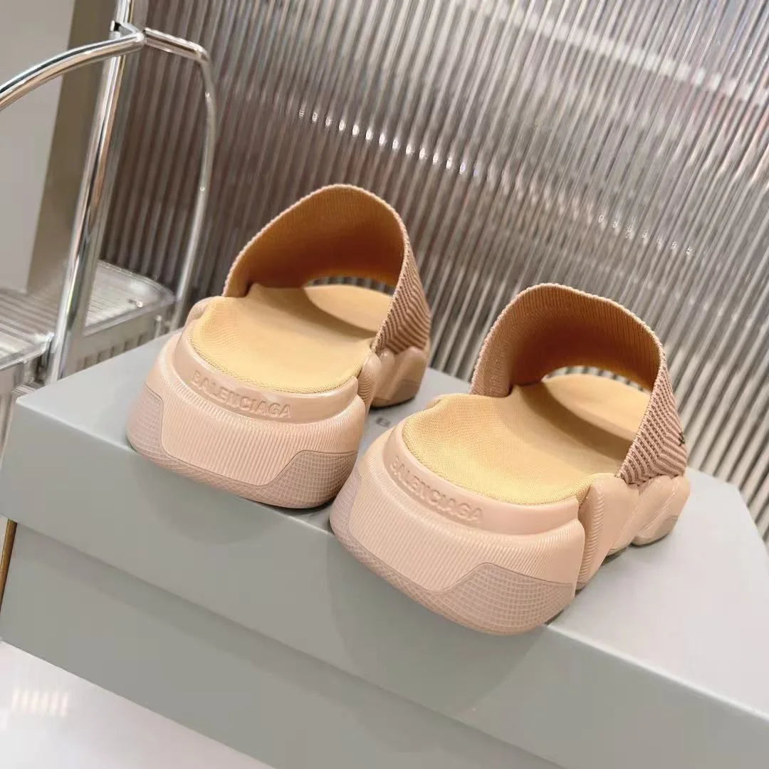 BALENCIAGA || Speed Knit Slide Sandals in Beige – Chunky Logo Mules