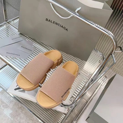 BALENCIAGA || Speed Knit Slide Sandals in Beige – Chunky Logo Mules