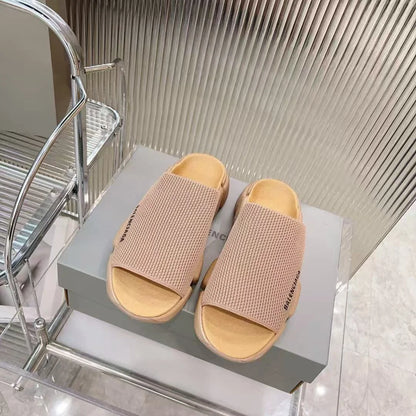 BALENCIAGA || Speed Knit Slide Sandals in Beige – Chunky Logo Mules