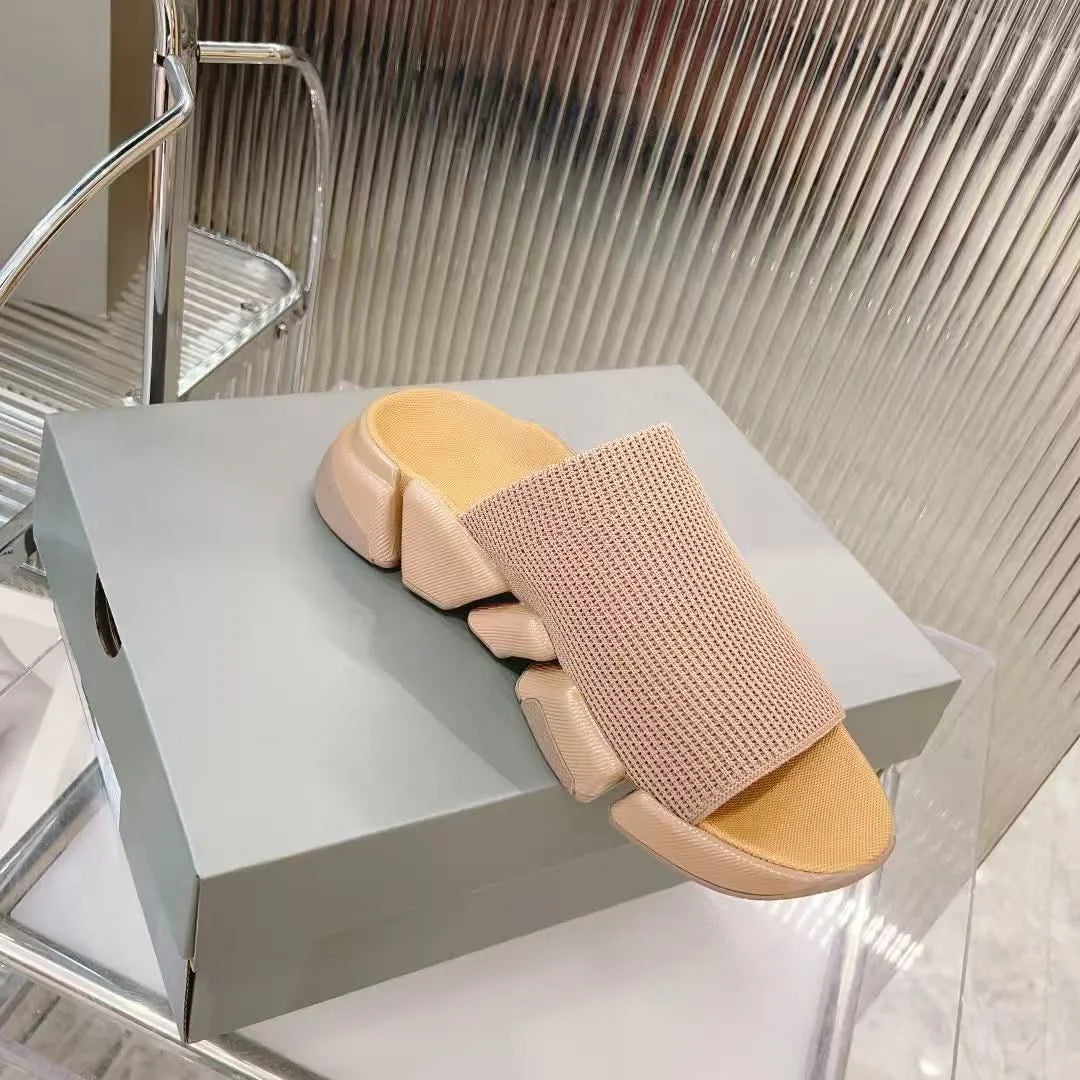 BALENCIAGA || Speed Knit Slide Sandals in Beige – Chunky Logo Mules