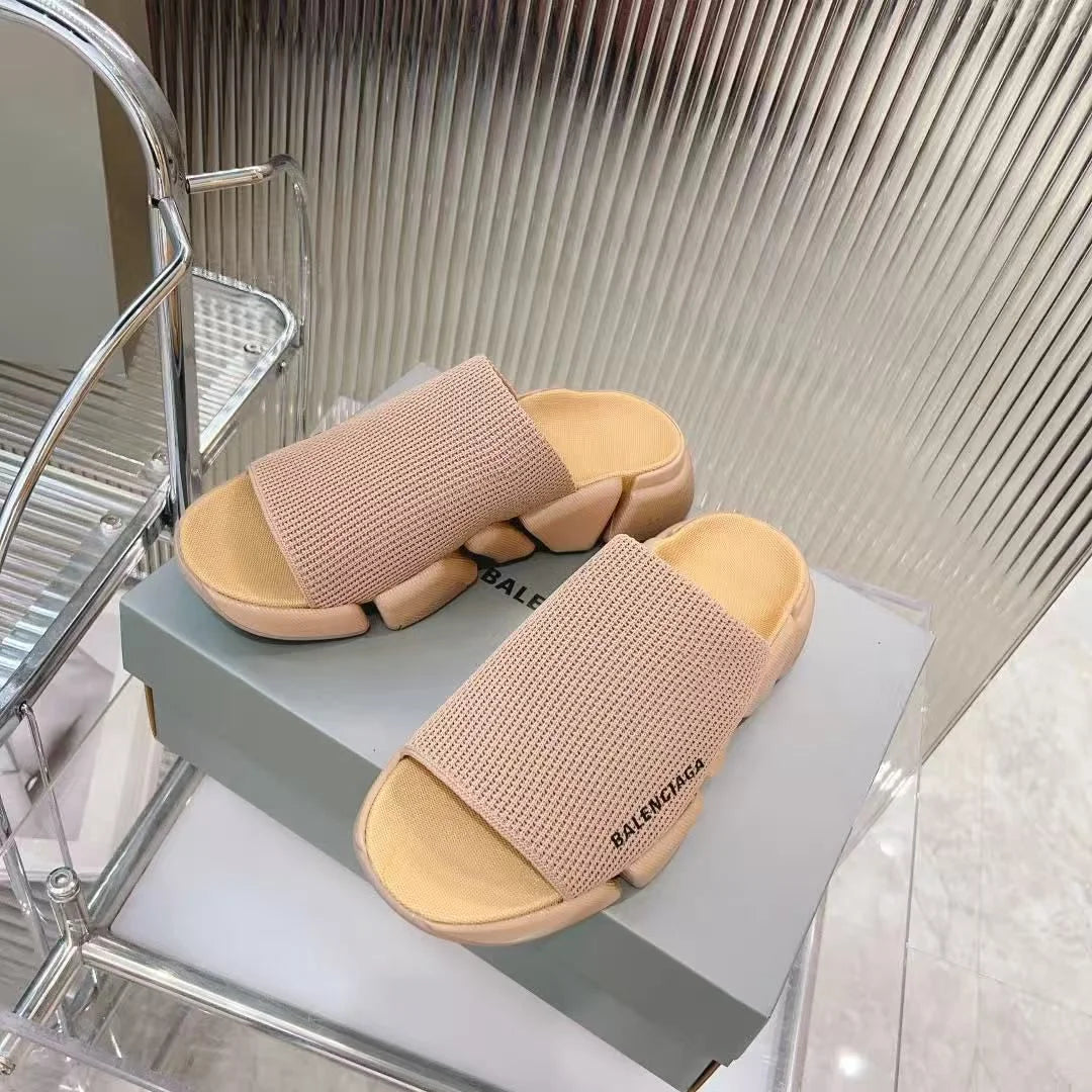 BALENCIAGA || Speed Knit Slide Sandals in Beige – Chunky Logo Mules