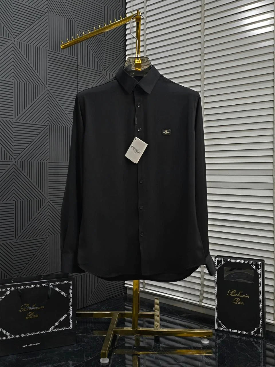 BALMAIN || Men’s Luxury Long-Sleeve Dress Shirt with Branded Metal Chest Badge