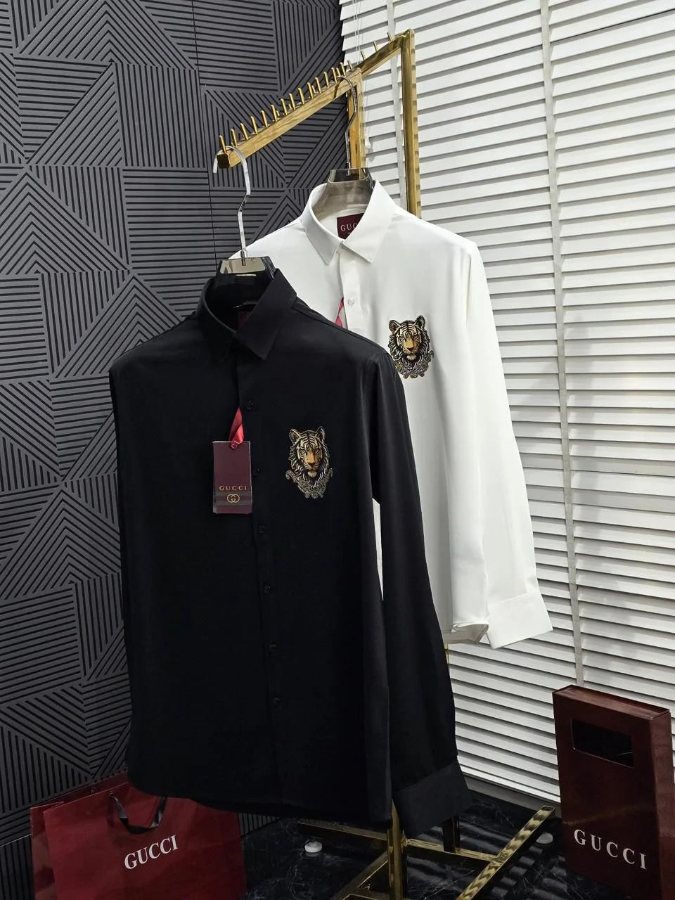 GUCCI || Men’s Embroidered Tiger Head Cotton Poplin Shirt