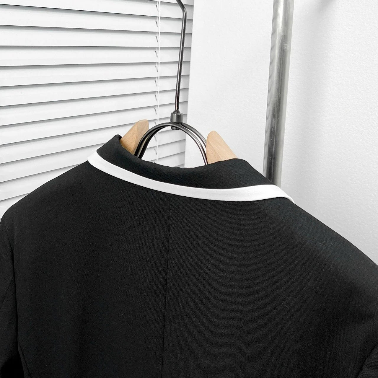 VALENTINO GARAVANI || V-Logo Double-Breasted Blazer – Black with White Contrast Trim & Gold V-Logo Buttons