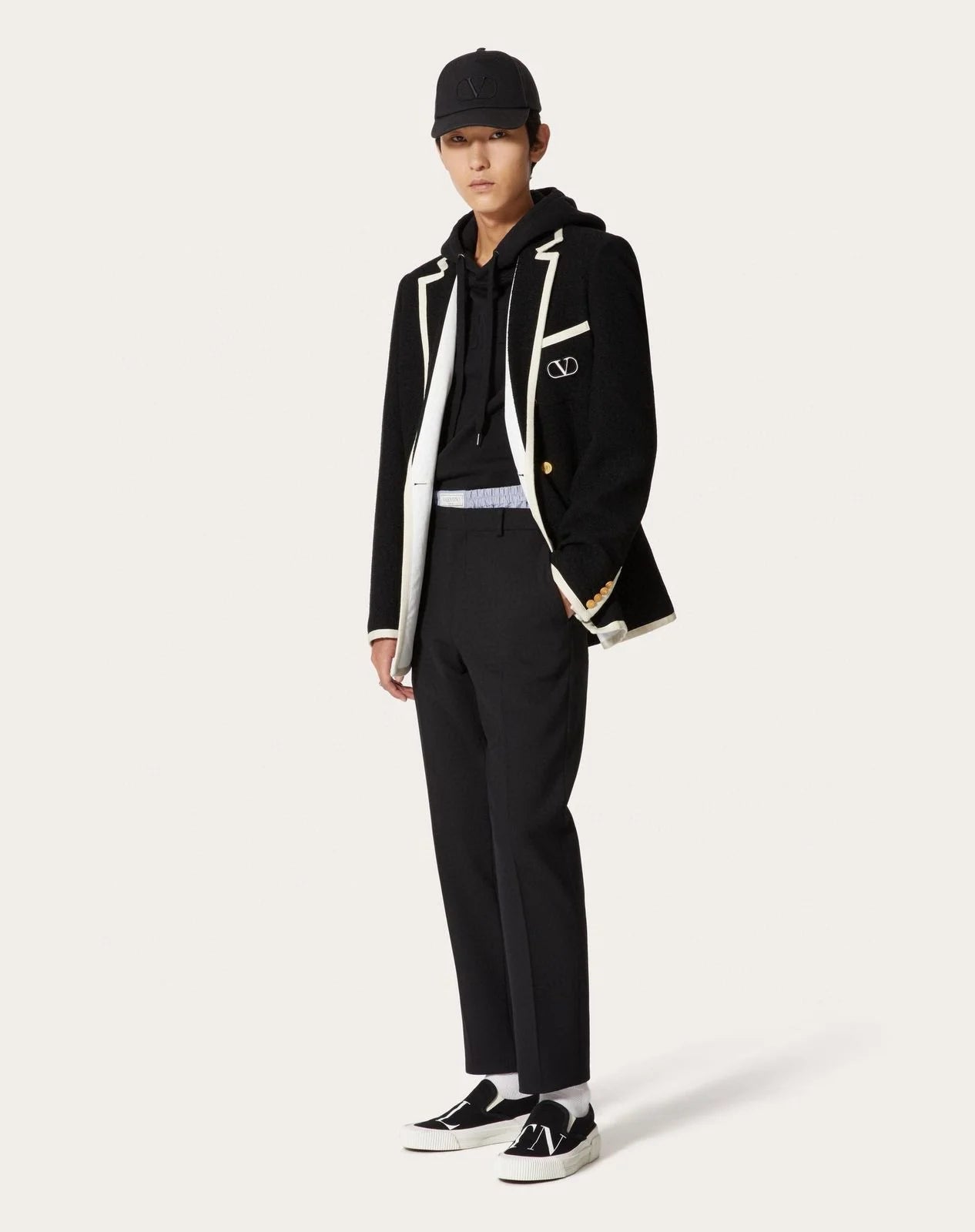 VALENTINO GARAVANI || V-Logo Double-Breasted Blazer – Black with White Contrast Trim & Gold V-Logo Buttons