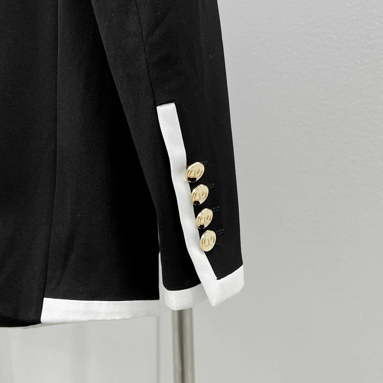 VALENTINO GARAVANI || V-Logo Double-Breasted Blazer – Black with White Contrast Trim & Gold V-Logo Buttons