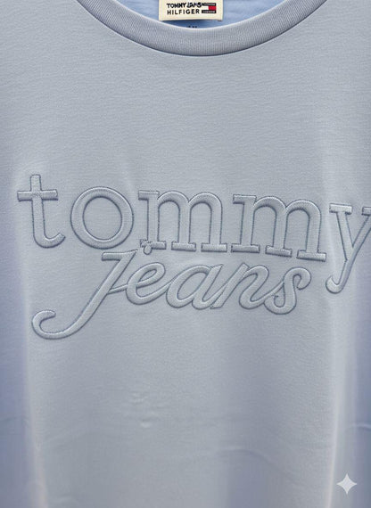 Tommy Sky Blue Tee – Logo Zoom Detail	