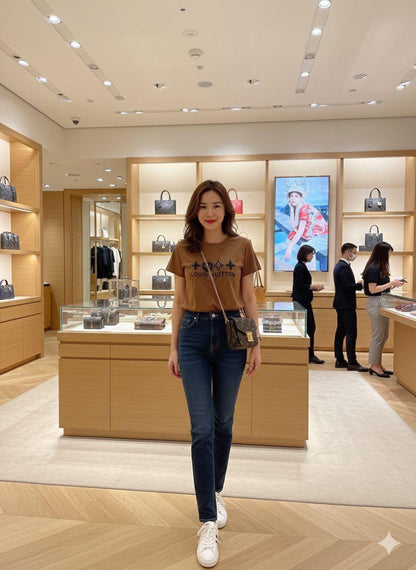 Premium Louis Vuitton brown casual T-shirt for women
