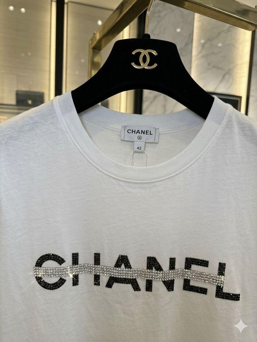 Women's Chanel white regular fit luxury T-shirt
