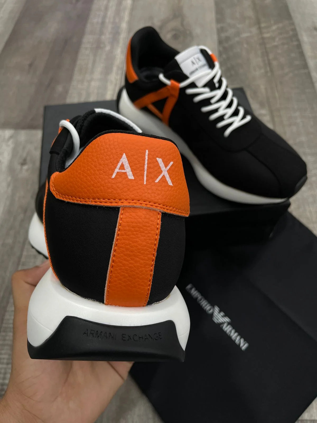 ARM*NI EXCH*NGE || Appliqué-Logo Orange Stripe Panelled Sneakers