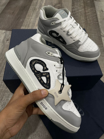 CHRISTIAN DIOR || Mid-Top Sneaker Grey and White Smooth Calfskin Oblique Jacquard Sneaker