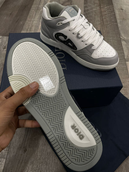 CHRISTIAN DIOR || Mid-Top Sneaker Grey and White Smooth Calfskin Oblique Jacquard Sneaker