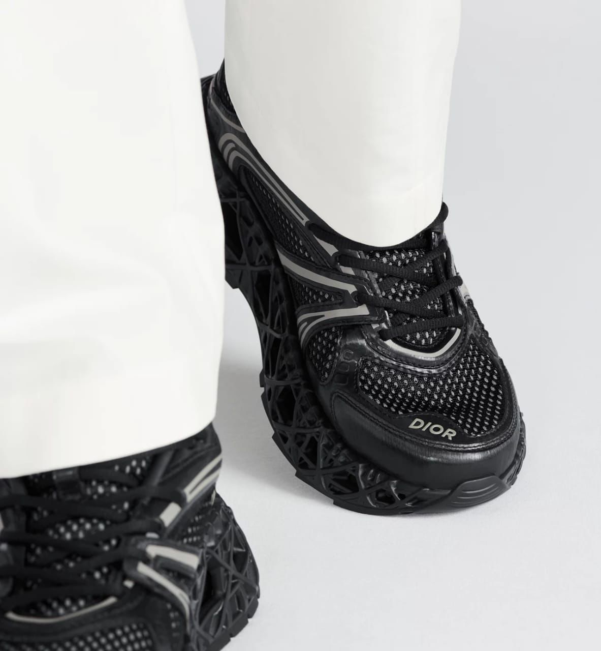 CHRISTIAN DIOR || B35 NXXT Sneaker in Black Technical Mesh and 3D