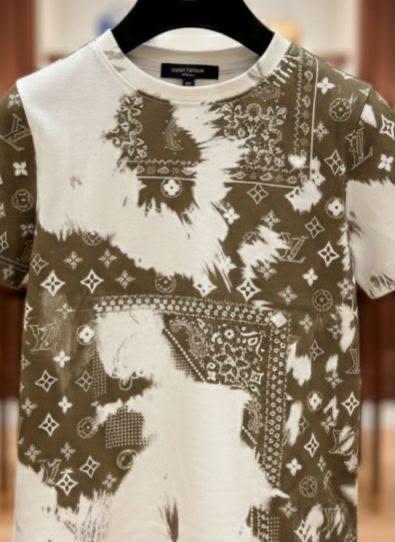 Premium Louis Vuitton Kids beige casual T-shirt with original accessories
