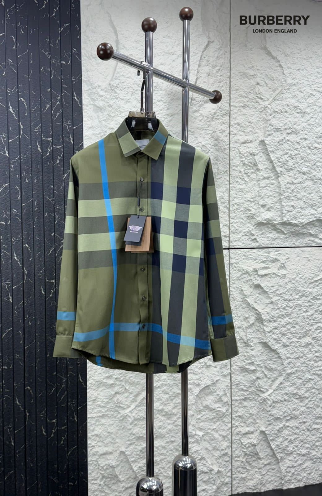 Burberry men's green premium cotton regular fit shirt with branded buttons