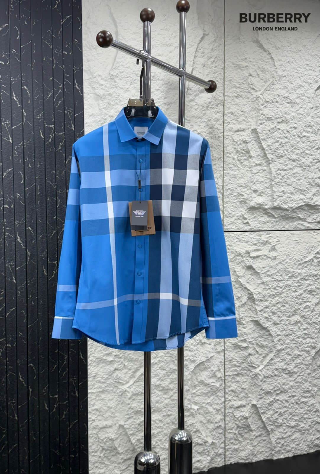 Burberry men's blue premium cotton regular fit shirt with branded buttons