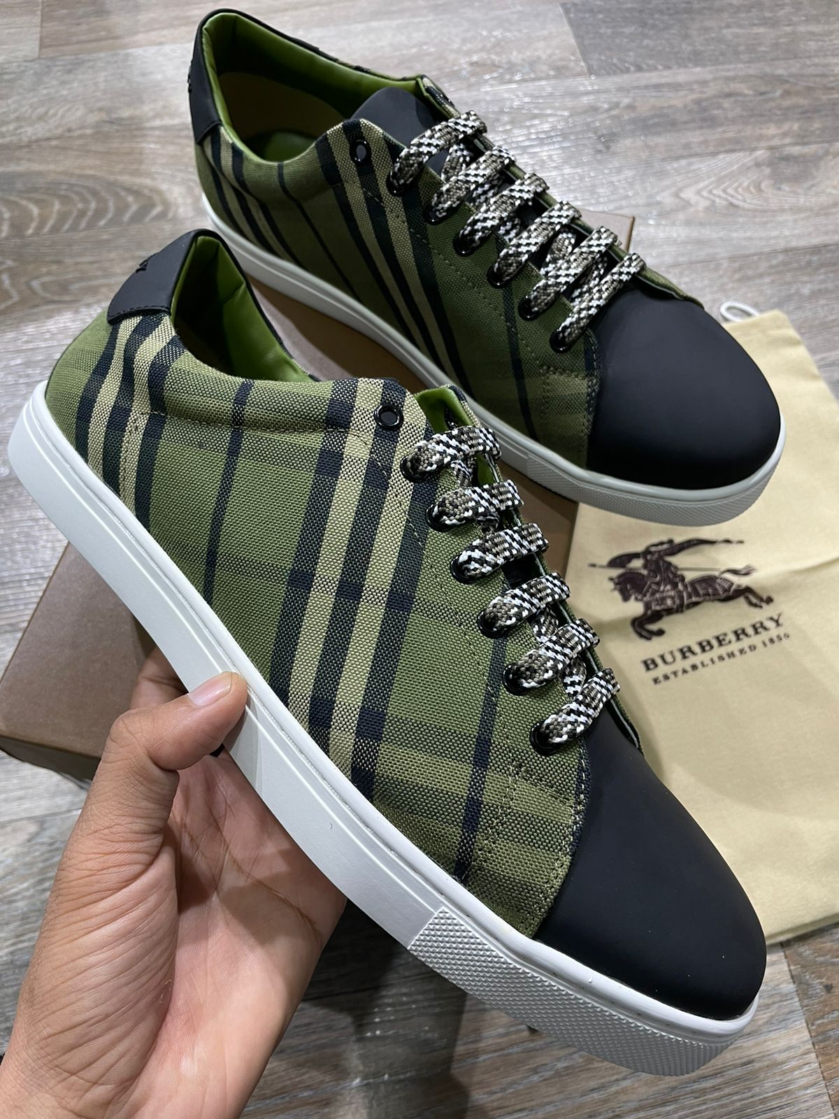 BURBERRY || CANVAS CHECK PRINT SNEAKERS / GREEN - FASHION MYST 