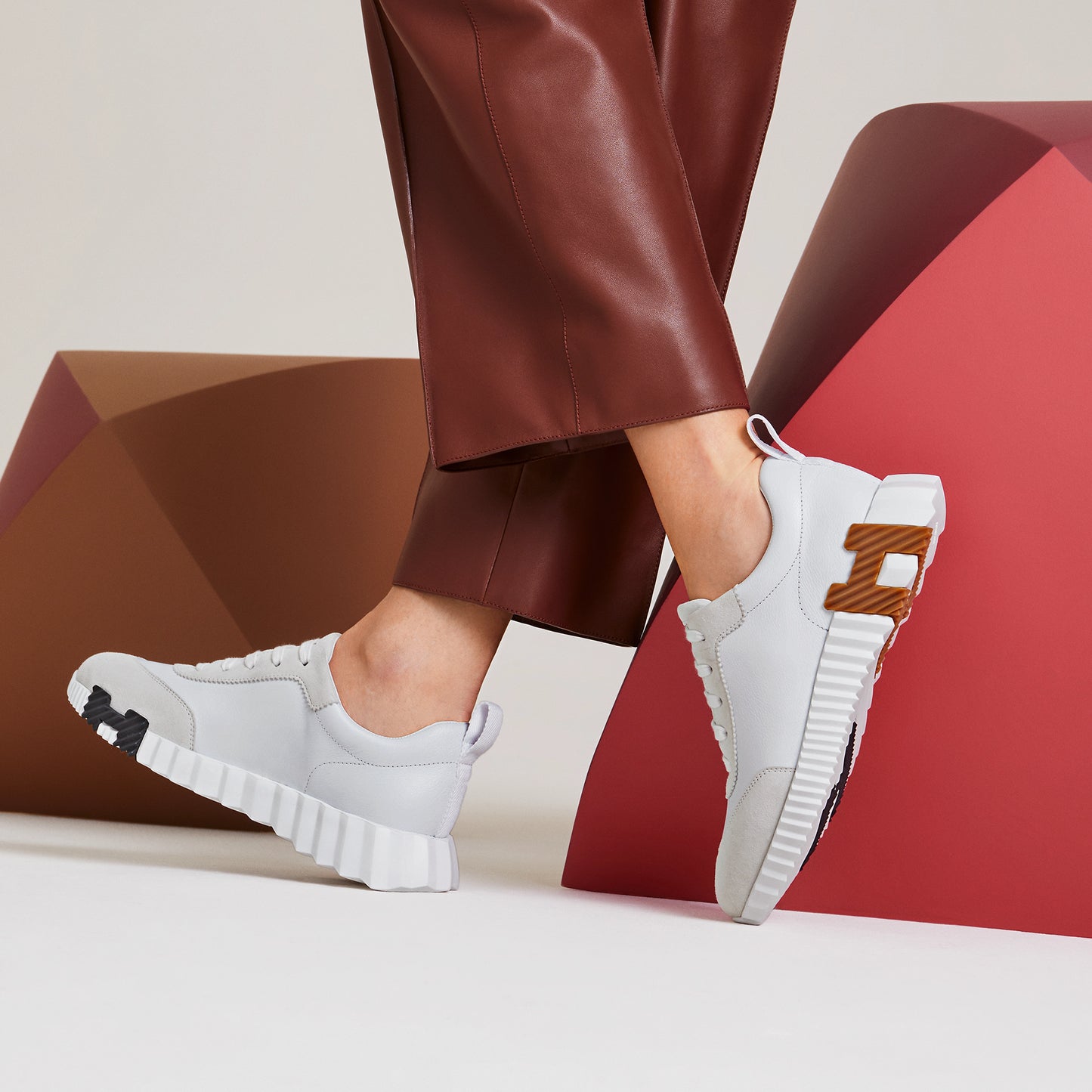 HERMES || Modern White Bouncing Sneakers With Contrast Brown H Detailing