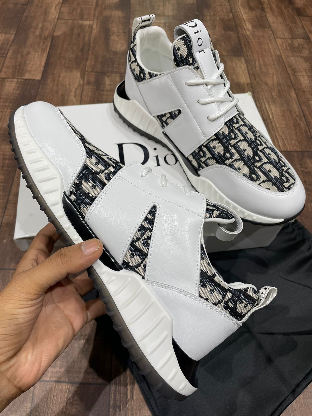 CHRISTION DIOR || Claf Leather Logo Trainer Shoes In White