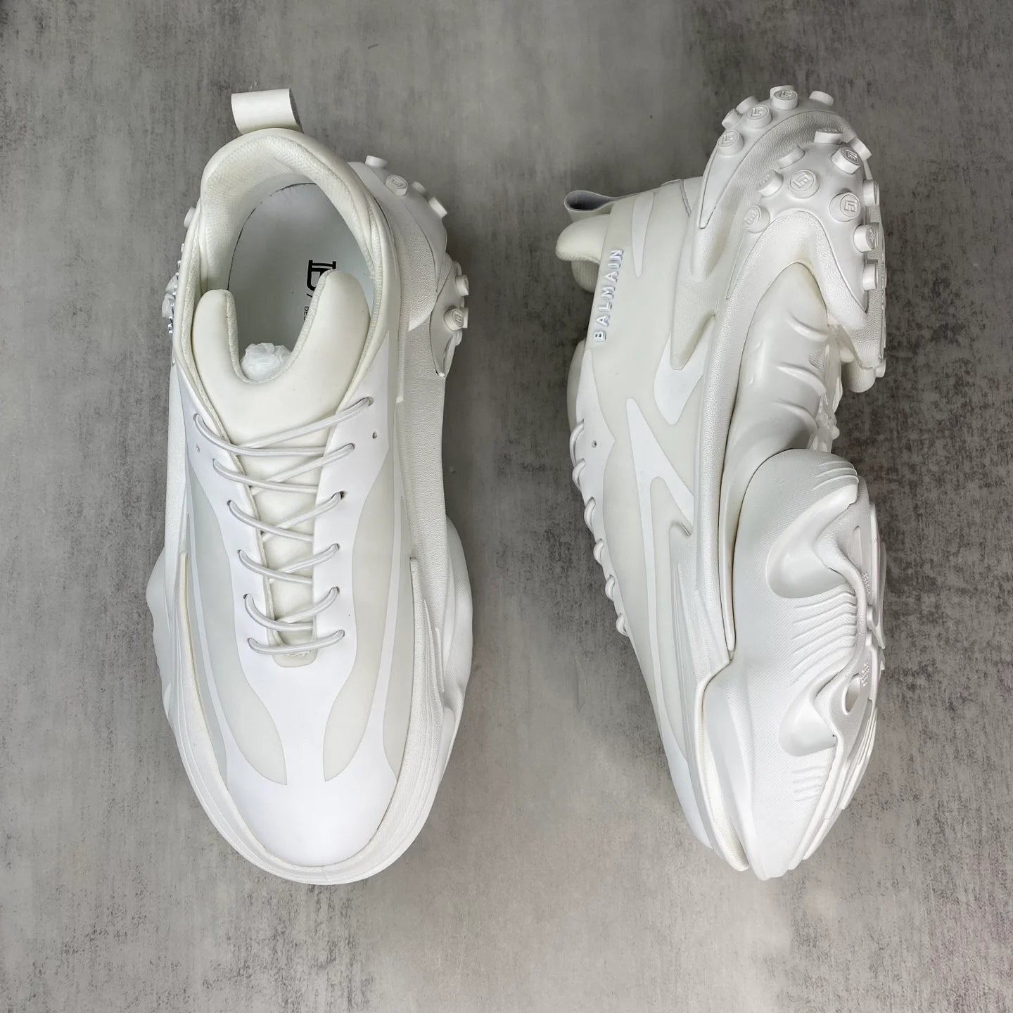 BALMAIN || Unicorn Low-Top Sneakers in Neoprene and Calfskin – Triple White