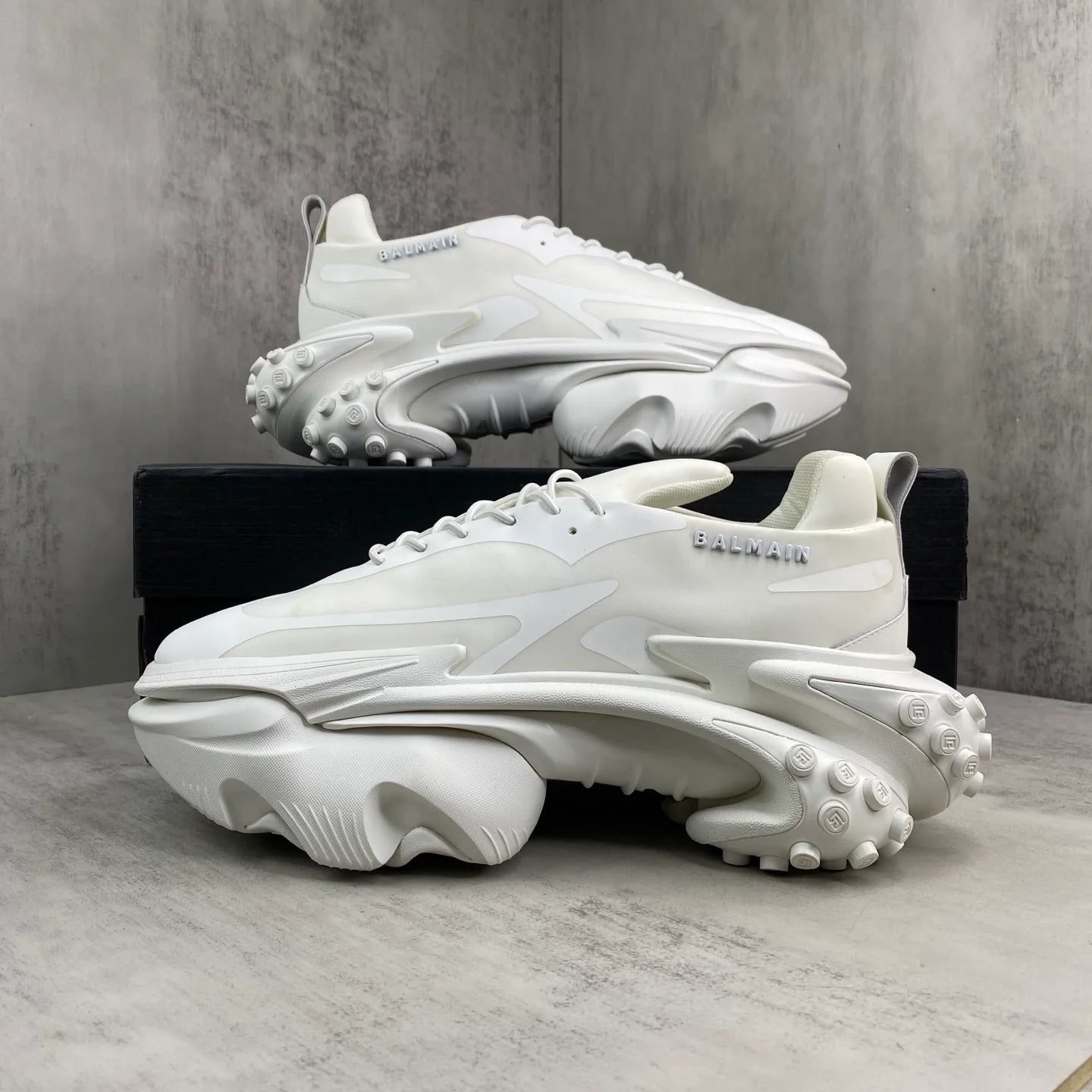 BALMAIN || Unicorn Low-Top Sneakers in Neoprene and Calfskin – Triple White