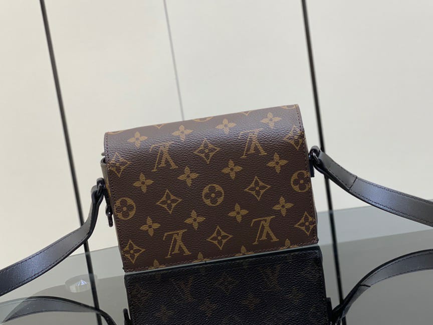 LOUIS VUITTON | Steamer Wearable Wallet Sling Bag - FASHION MYST 