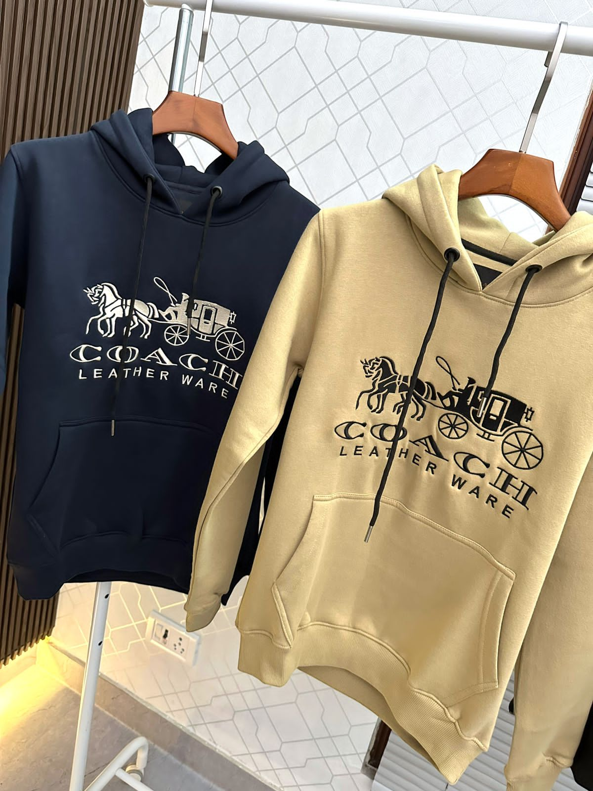 Horse And Carriage Hoodie In Organic Cotton - FASHION MYST 