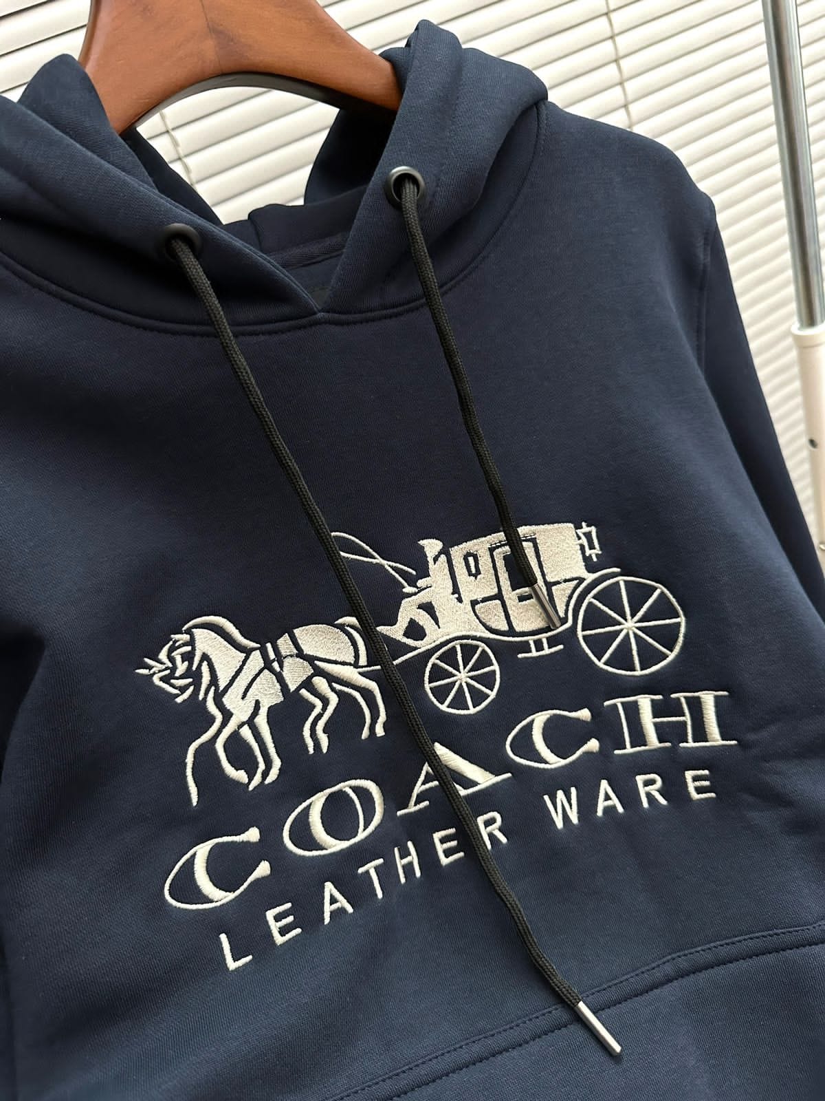 Horse And Carriage Hoodie In Organic Cotton - FASHION MYST 