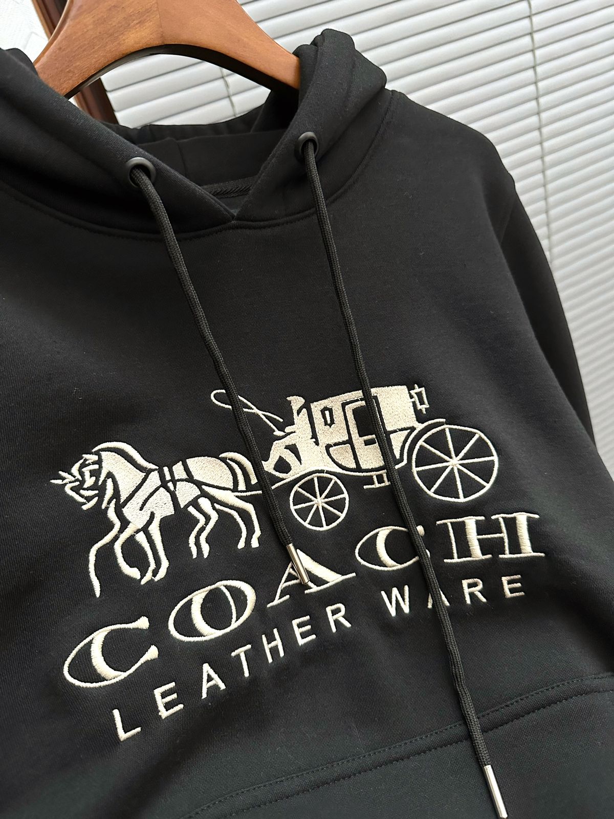 Horse And Carriage Hoodie In Organic Cotton - FASHION MYST 