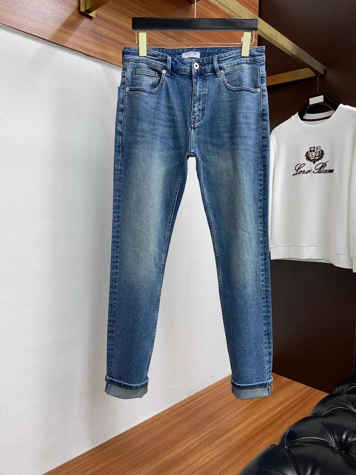 VALENTINO GARAVANI || Valentino V Logo Blue Jeans - FASHION MYST 