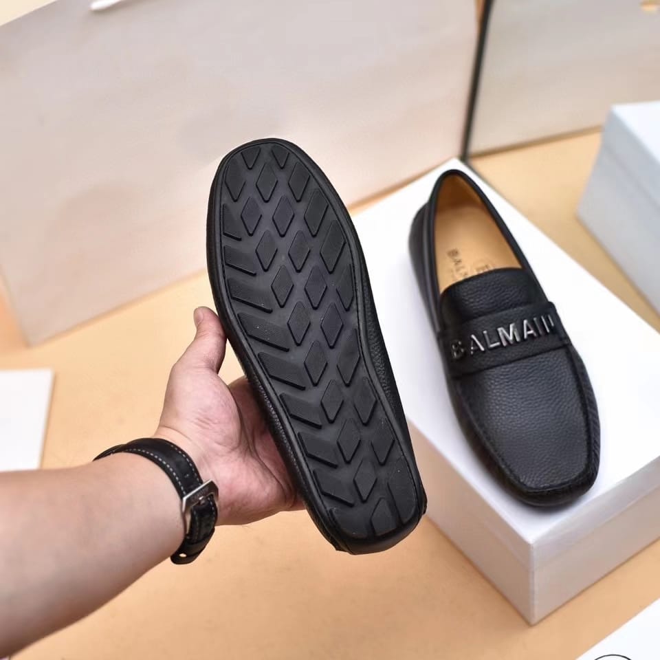 BALMAIN || Logo-Plaque Calf Leather Loafers / BLACK - FASHION MYST 