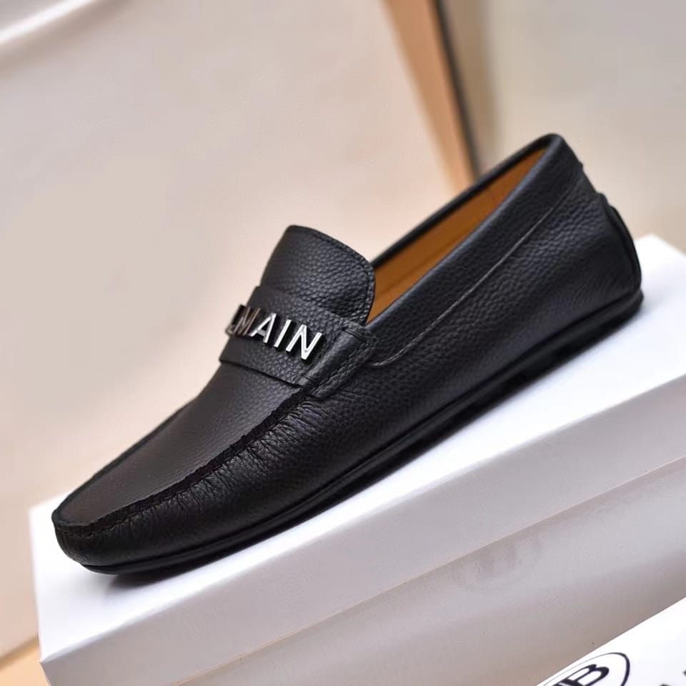 BALMAIN || Logo-Plaque Calf Leather Loafers / BLACK - FASHION MYST 