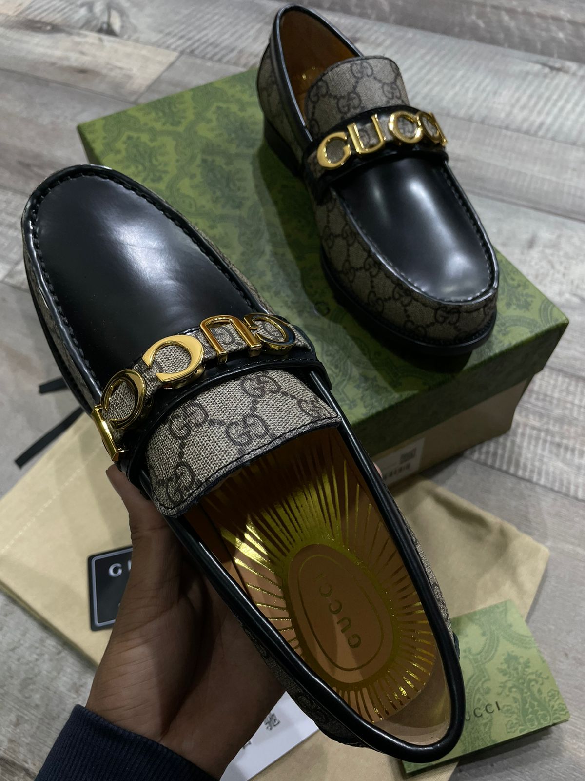 GUCCI || CARA LOGO EMBELLISHED TEXTURED CALF LEATHER LOAFER FOR MEN - FASHION MYST 