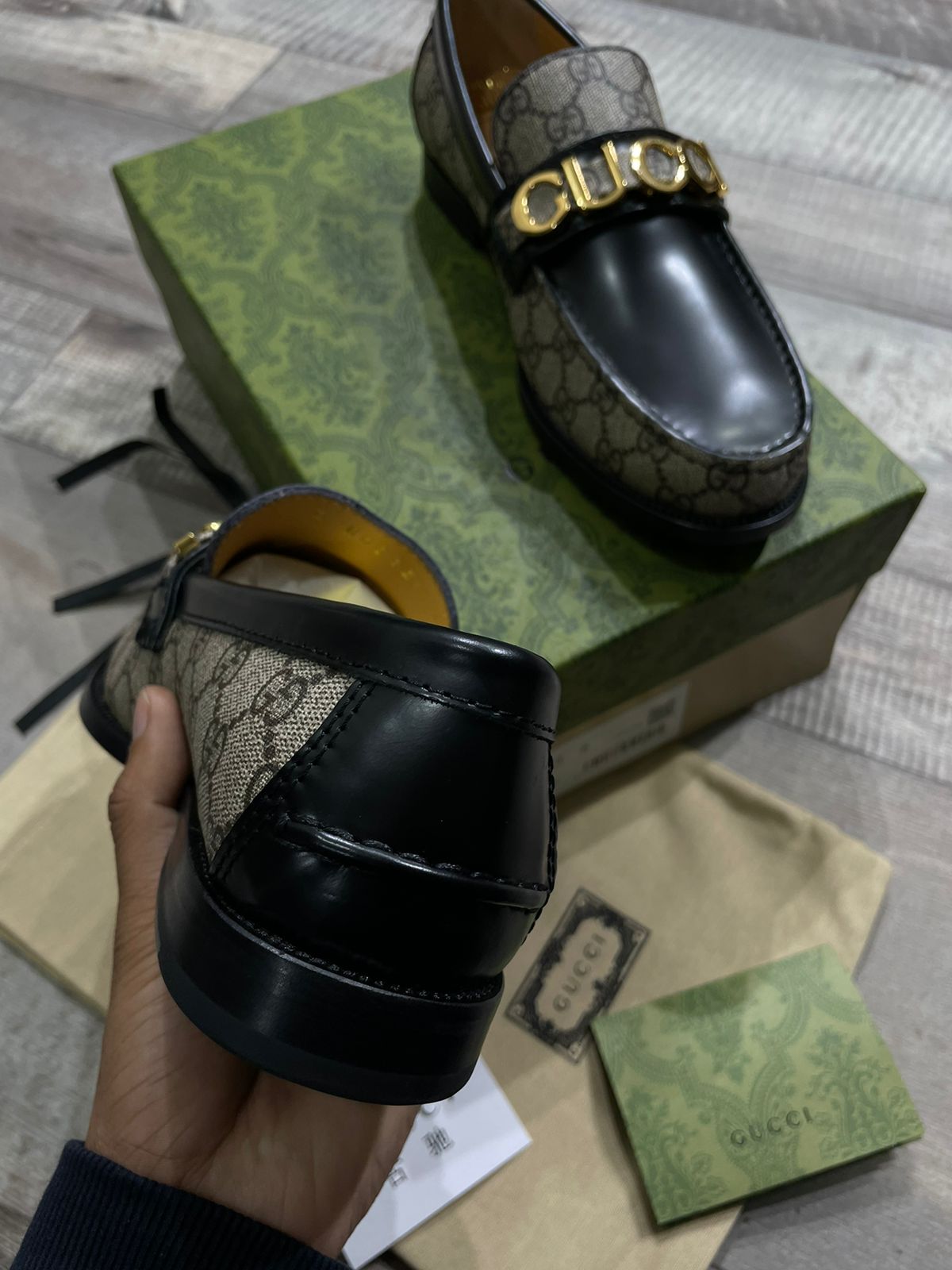 GUCCI || CARA LOGO EMBELLISHED TEXTURED CALF LEATHER LOAFER FOR MEN - FASHION MYST 