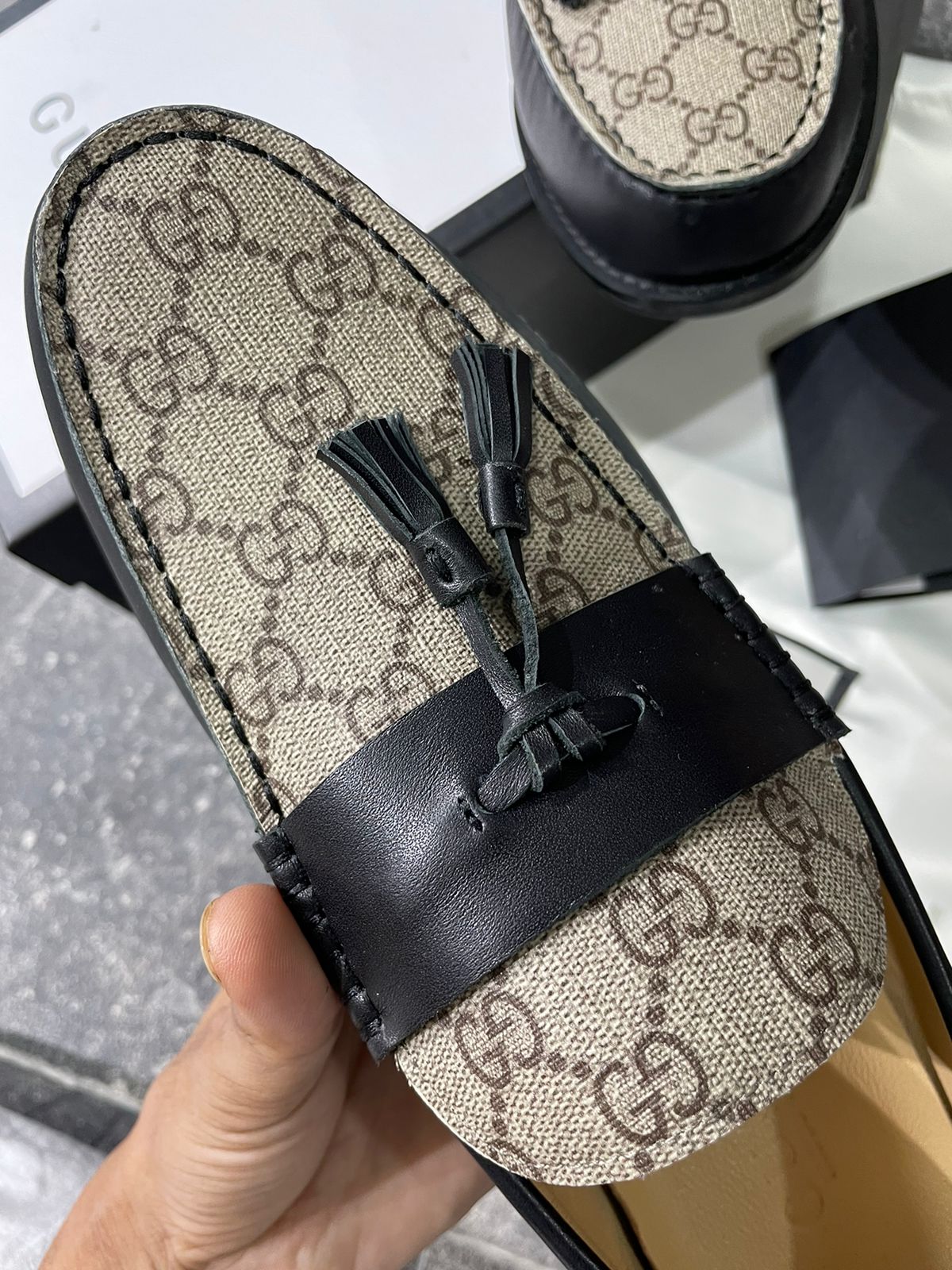 GUCCI || Gg Supreme Canvas & Calf Leather Loafer - FASHION MYST 