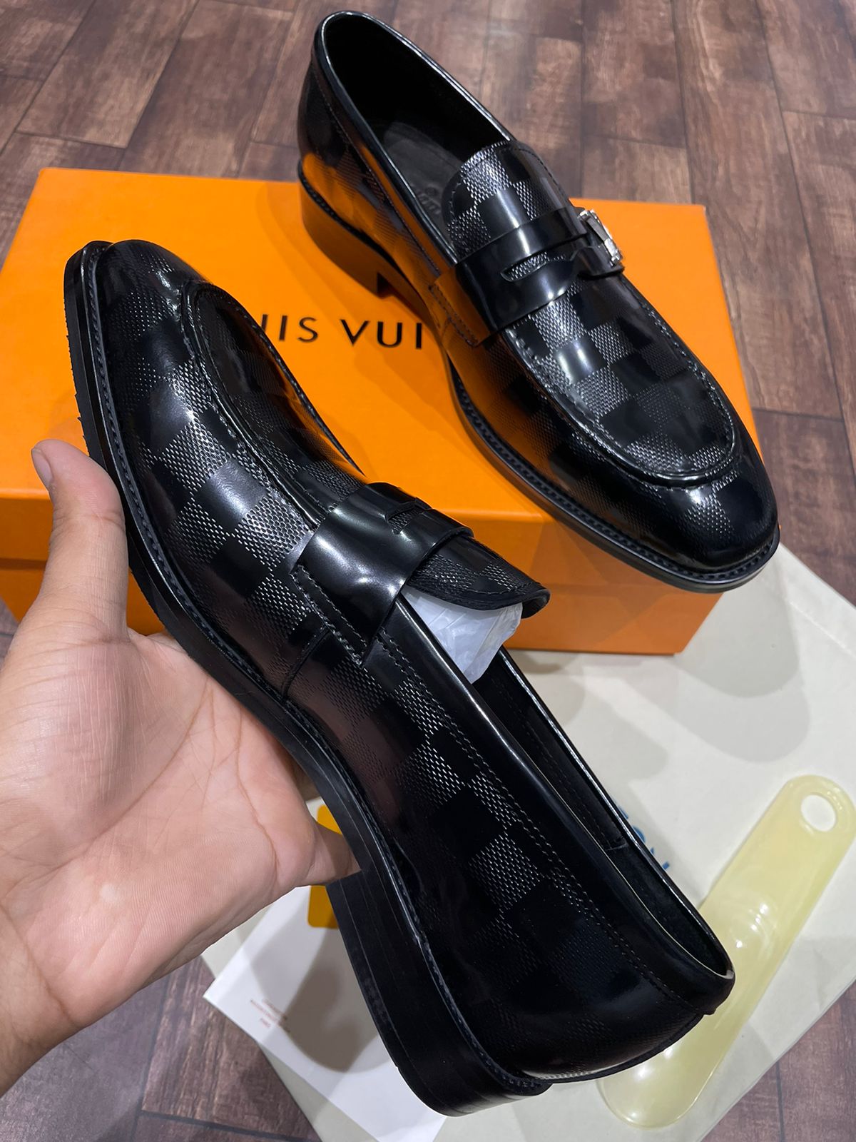 Louis vuitt s shops dressing shoes