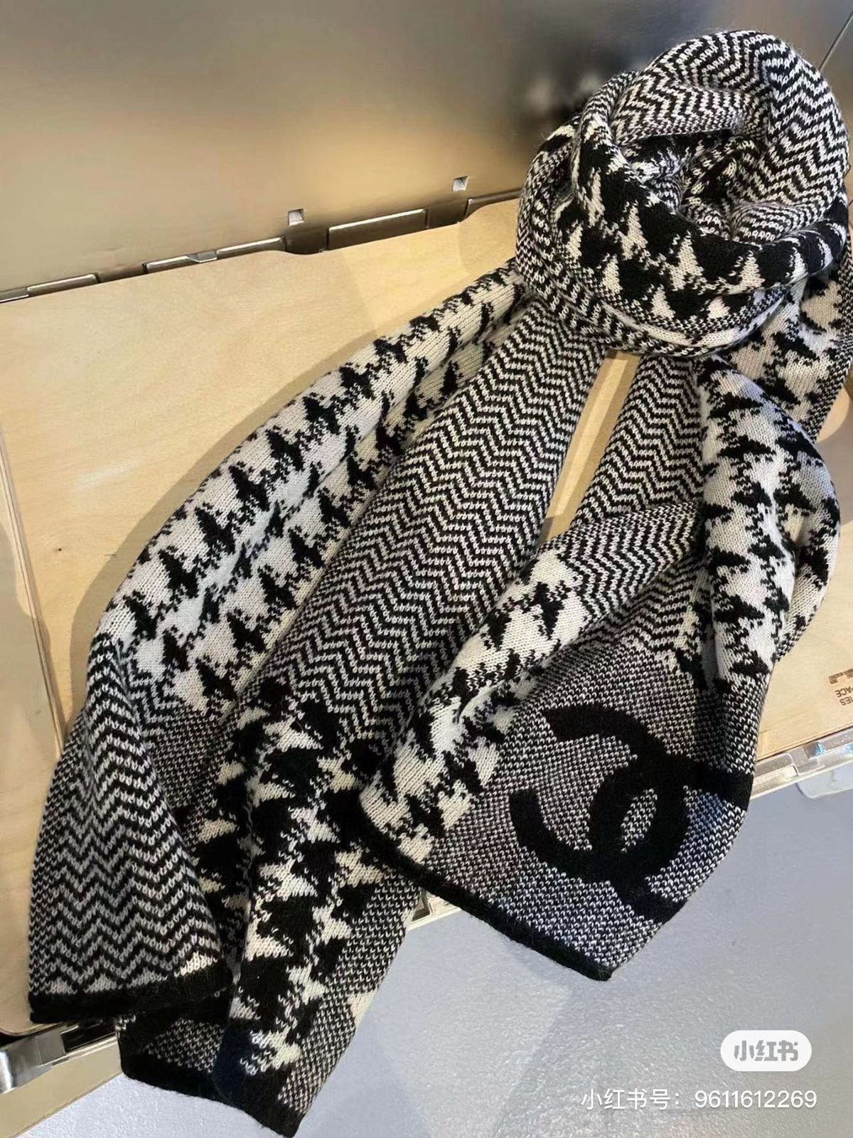 HOUNDSTOOTH CASHMERE JACQUARD SCARF - FASHION MYST 