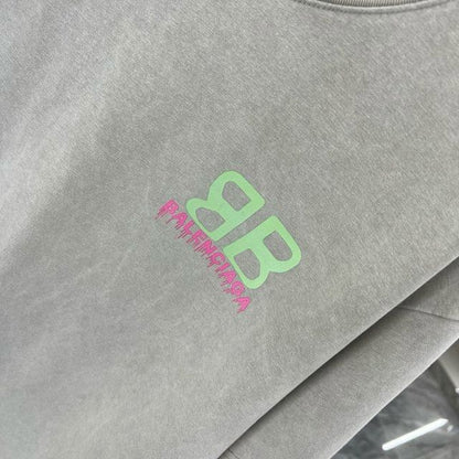 BALENCIAGA || GREEN BB LOGO OVERSIZE GREY T-SHIRT - FASHION MYST 