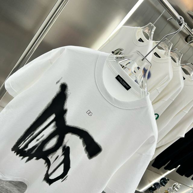 Dolce & Gabbana || Giant Logo Graffiti White T-Shirt - FASHION MYST 