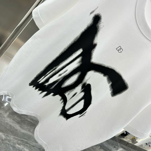 Dolce & Gabbana || Giant Logo Graffiti White T-Shirt - FASHION MYST 