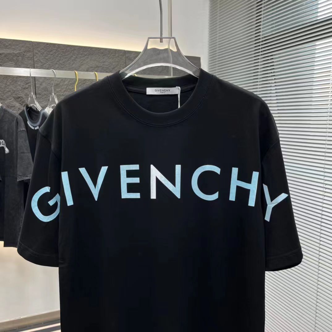 GIVENCHY || 4G Peace And Love Print Black T-shirt - FASHION MYST 