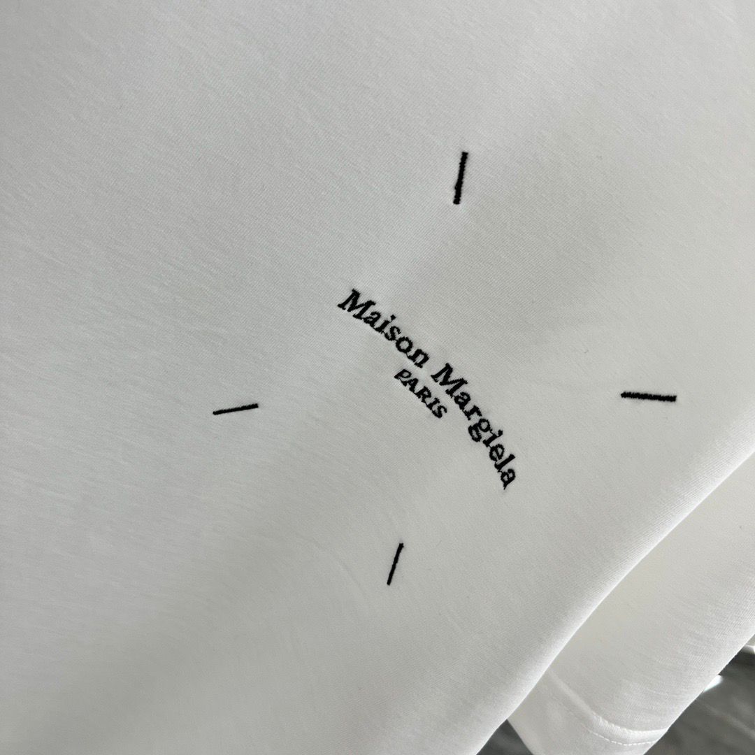 MAISON MARGIELA || White Drop Shoulder T-Shirt With Number Design on Back - FASHION MYST 