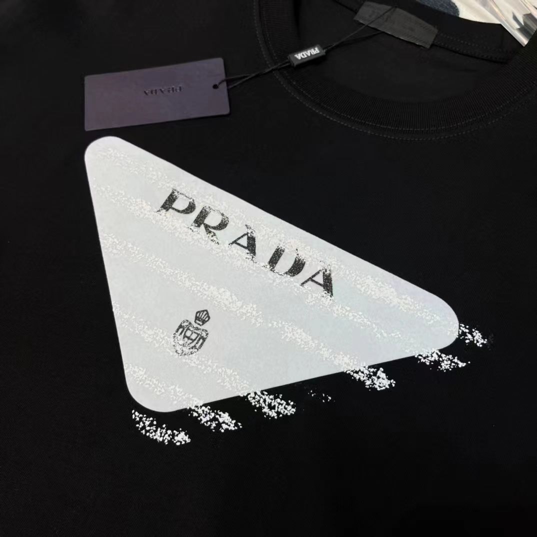 PRADA || STRIPED BIG LOGO T-SHIRT - BLACK - FASHION MYST 