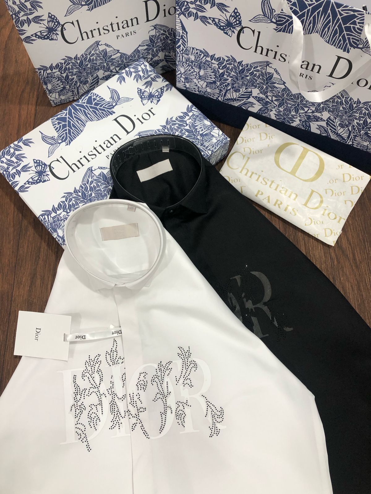 CHRISTIAN DIOR || PREMIUM DIOR LOGO WITH SWAROVSKI DESIGN - FASHION MYST 