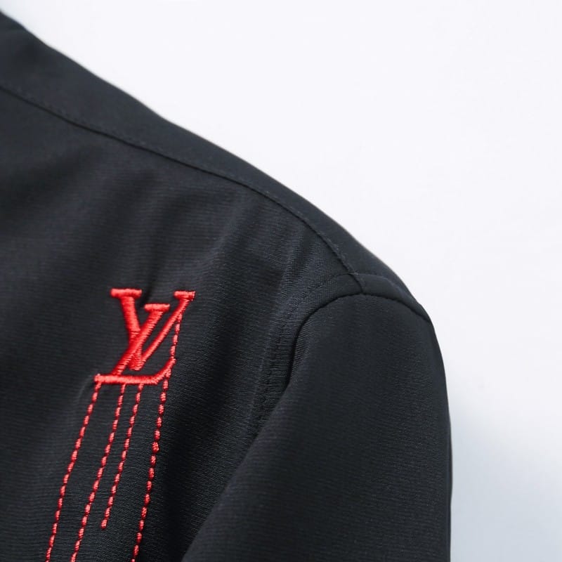 LOUIS VUITTON || Shirt V-Neck Embroidery Logo Printed Pattern / BLACK - FASHION MYST 